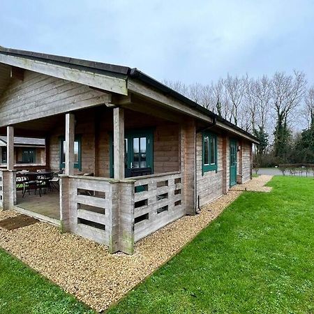 Lilly Lodge, Lake Pochard South Cerney Exteriör bild